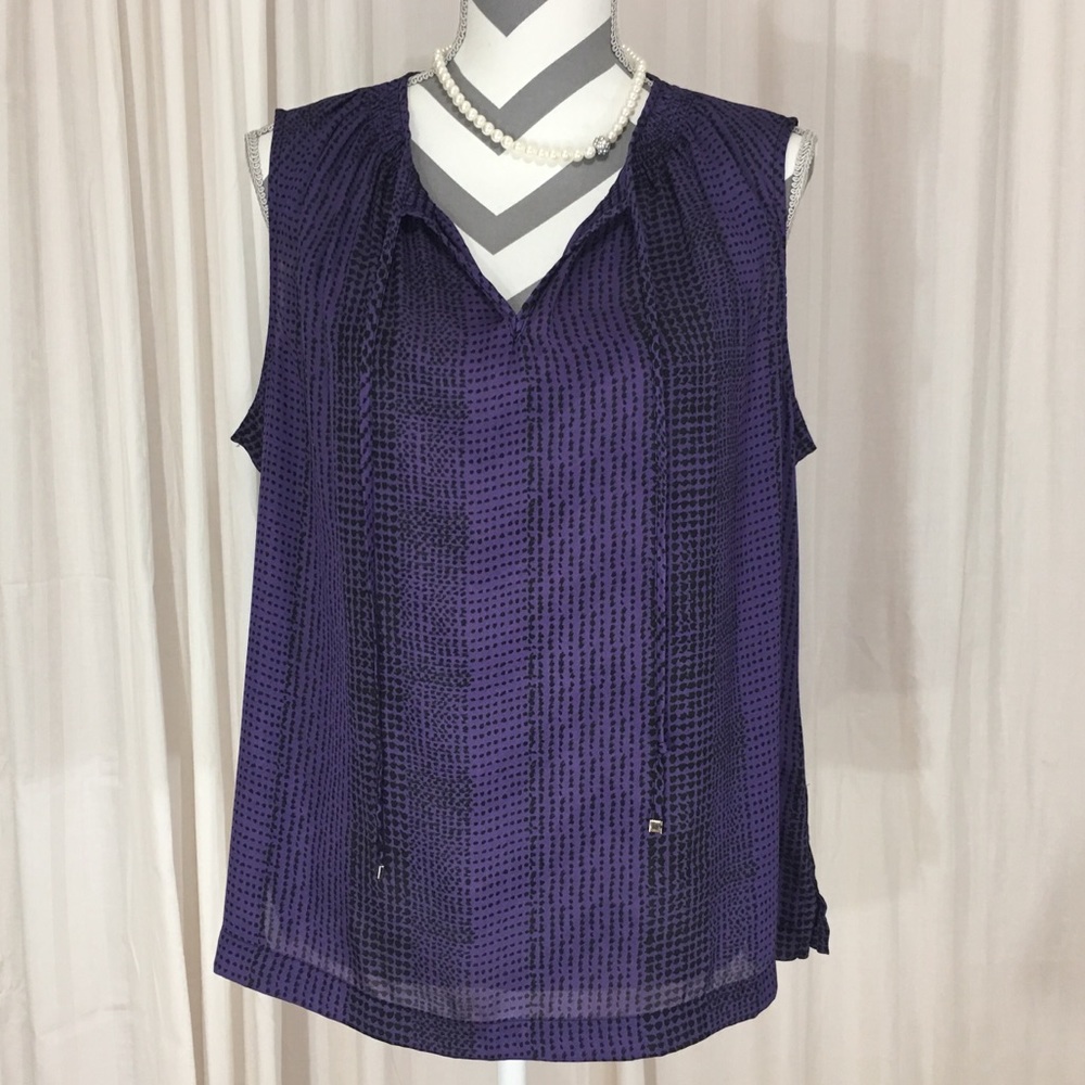 Liz Claiborne Sleeveless top, ties at neck.